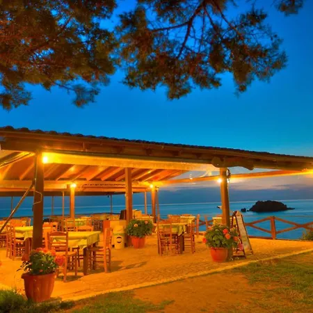 Christinas Lofts Ágios Matthaíos