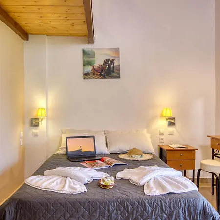 Christinas Lofts Ágios Matthaíos