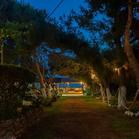 Christinas Lofts Ágios Matthaíos