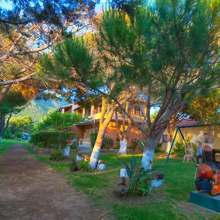 Christinas Lofts Ágios Matthaíos