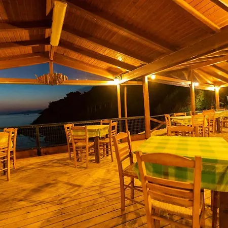 Christinas Lofts Ágios Matthaíos