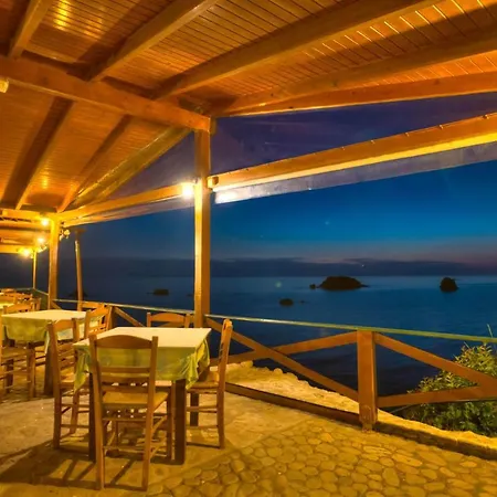 Christinas Lofts Ágios Matthaíos