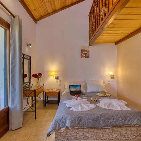 Christinas Lofts Ágios Matthaíos